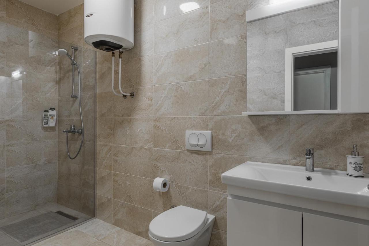 Bleri Apartment, 2 Bedroom, Free Parking พริสตีนา ภายนอก รูปภาพ