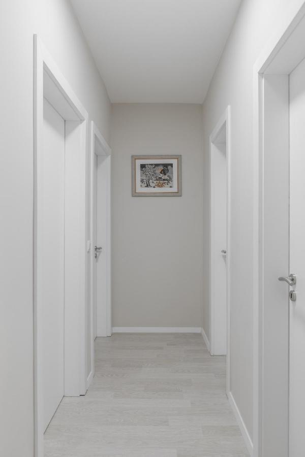 Bleri Apartment, 2 Bedroom, Free Parking พริสตีนา ภายนอก รูปภาพ